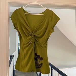 Green top with flowers